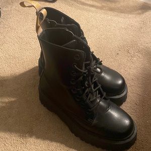 Dr. Martins Jadon II Mono